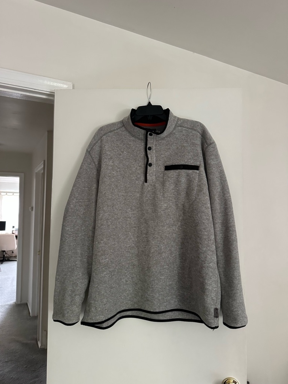 G.H. Bass & Co Men’s Gray Crewneck Henley Pullover with Black Trim XL